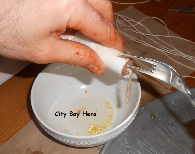 Make sure that no air is left in the end of the casing.